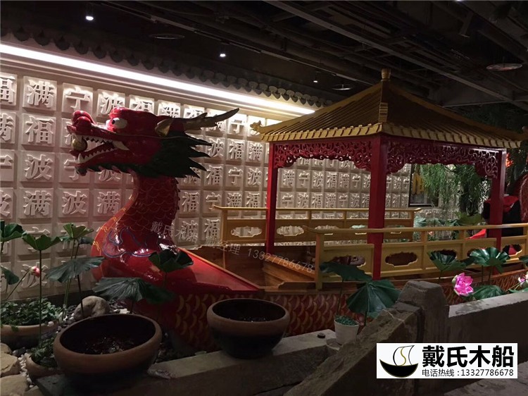 室内餐饮木船定制 6米室内景观装饰餐厅船 龙形水上餐厅船