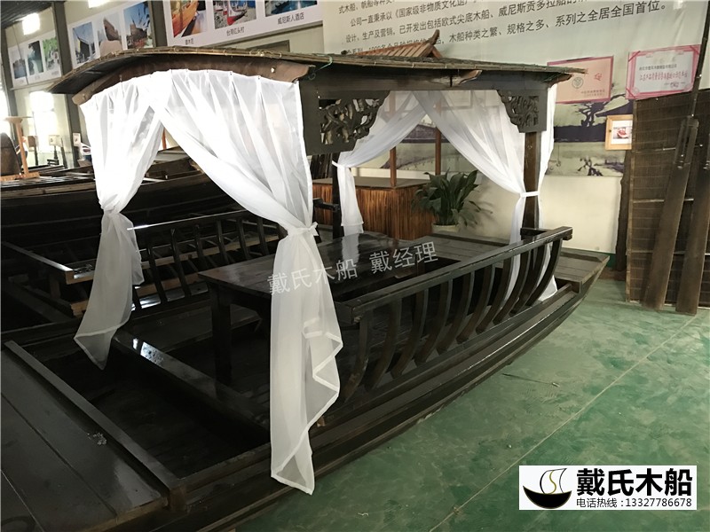 室内餐厅船 苏小主餐饮船 船上吃饭