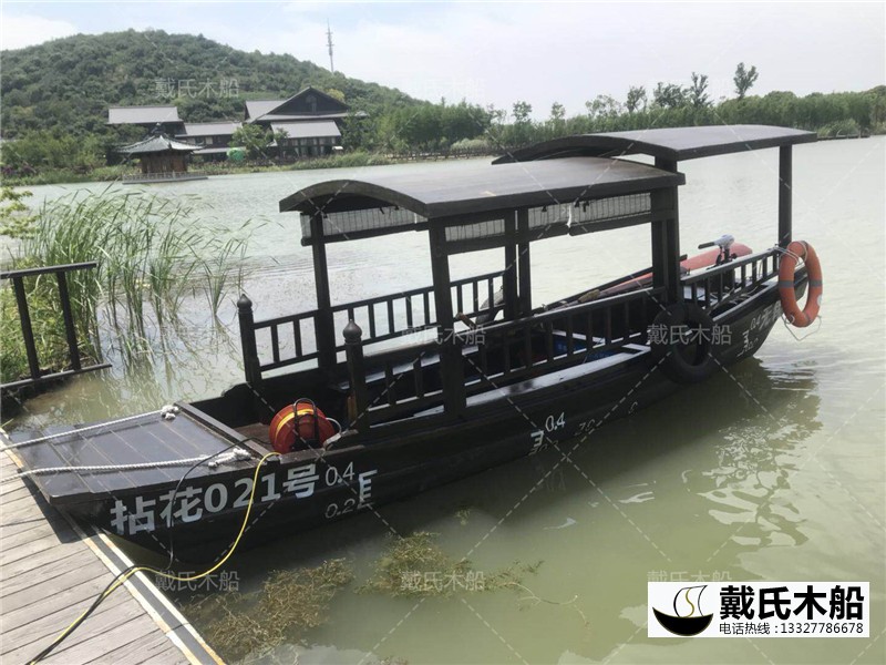 无锡拈花湾里面的6米电动观光船